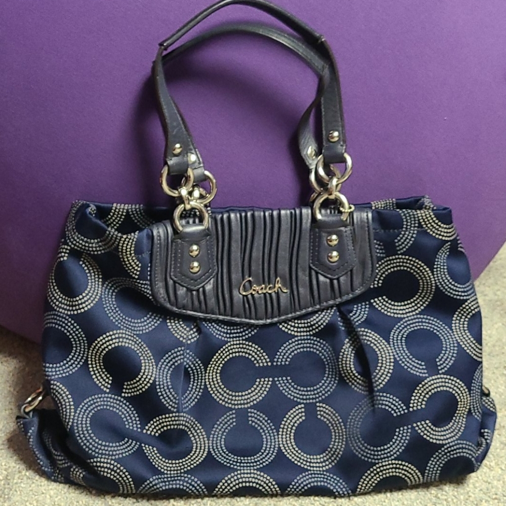 Navy coach cc logo purse with 3 compartments